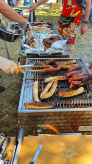 Würste auf dem Grill