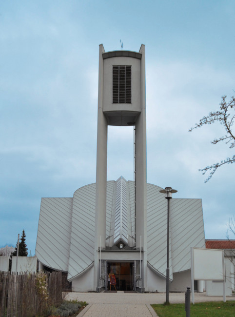 Kirche von Westen